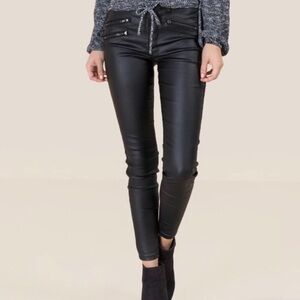 Francesca’s Boutique Harper Black Skinny Pants Jeans Size 26 New NWT